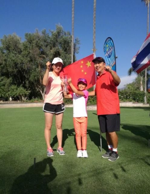 刘国梁晒照疑辟谣亲密照，暗讽娱乐圈纪委黄毅清抓错人