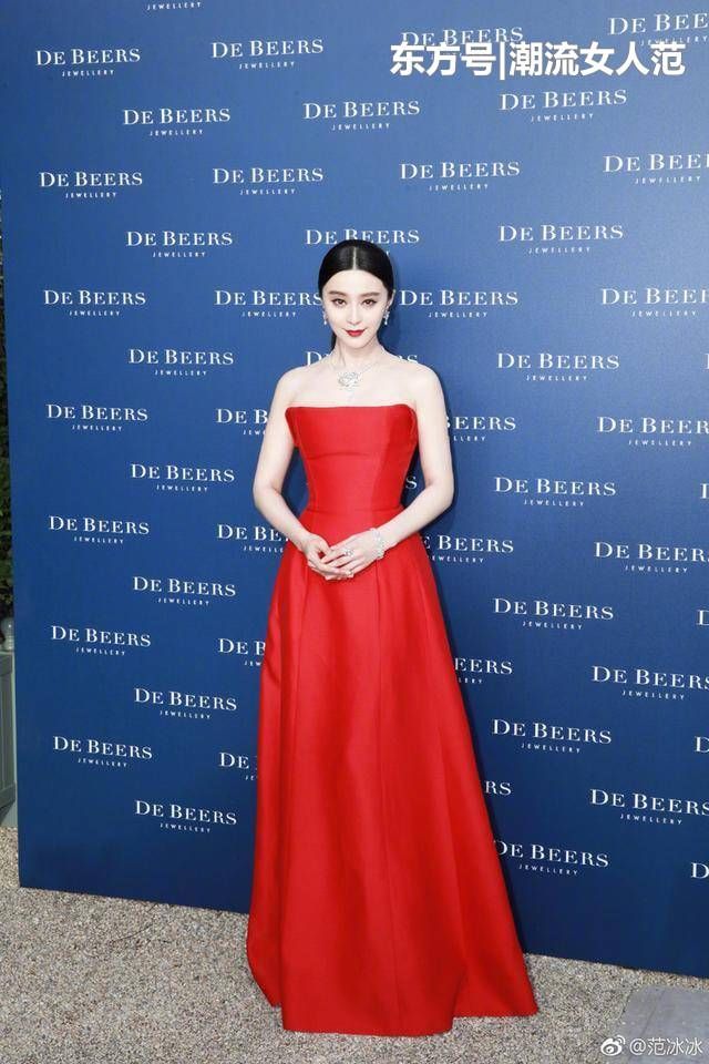 36岁范冰冰现身，裙子都要撑破了，这身材李晨能hold住么