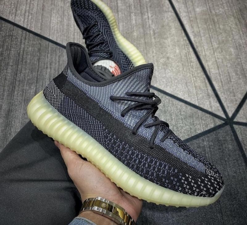  『倒闭』Yeezy 350 炭黑、蓝灰新配色曝光 网友：倒闭警告