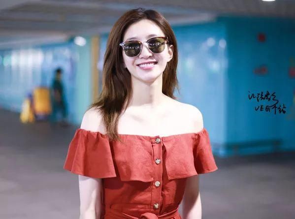 瘦回巅峰的赵薇年轻10岁!白百何这脸是怎么了?【海报街拍】