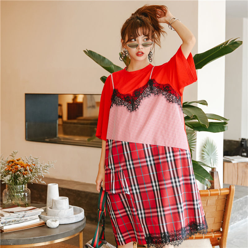 今年流行穿清新甜美的连衣裙，俏皮又不失优雅魅力，让人一见倾心