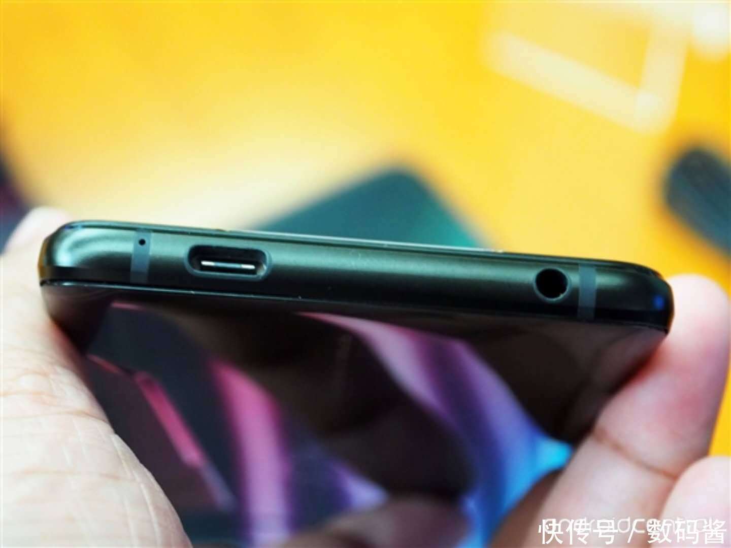 华硕ROG Phone电竞王者,配备高通骁龙845还