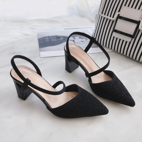 新出炉“铆钉高跟鞋”，比妈妈鞋还舒适，比奶奶鞋更时髦，贼洋气