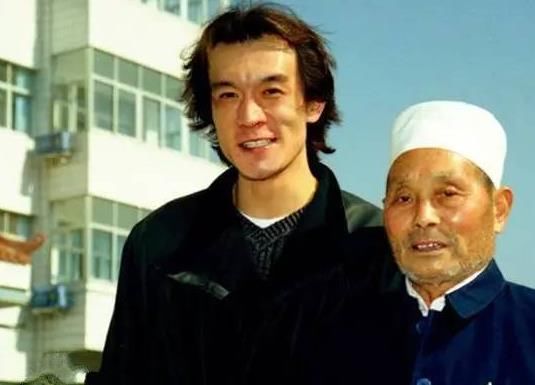 唯一追的上老干妈的男人,8分利润创出亿万帝国