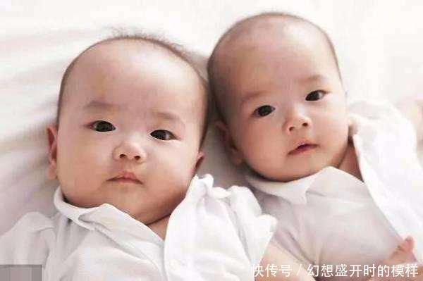 张杰和谢娜的宝宝照片曝光 傻傻分不清谁是姐