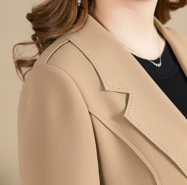 小个子女人别买羽绒服啦,太显矮!今年流行大衣+裸靴,楚楚动人