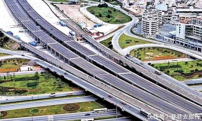 中国最“吸金”的高速公路，投资7亿，1年就回本，赚了20亿！