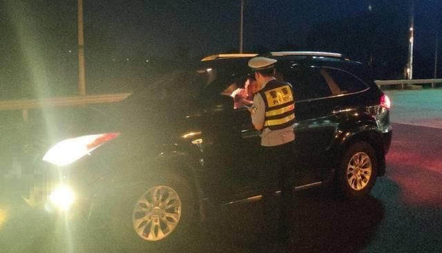 酒后躺车内休息也算酒驾?鞍山人口中的新交规是真的吗?