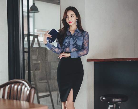 女神孙允珠，萤火藏花碧波海石花透明衬衫