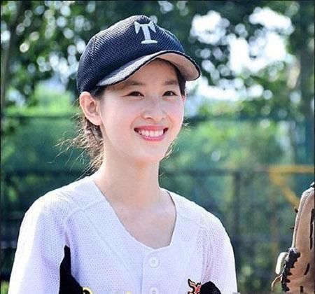 奶茶妹妹章泽天不惧路人镜头 !网友:原来素颜还可以这么美!