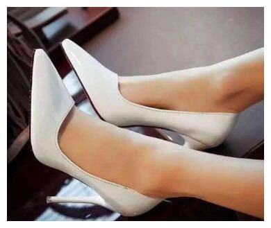 尖尖细高跟，分分钟秀出大长腿的节奏，彰显你的性感魅惑力！