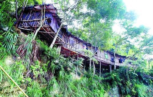 云南深山老林里藏着古院落，只有几户人家，风景优美人迹罕至