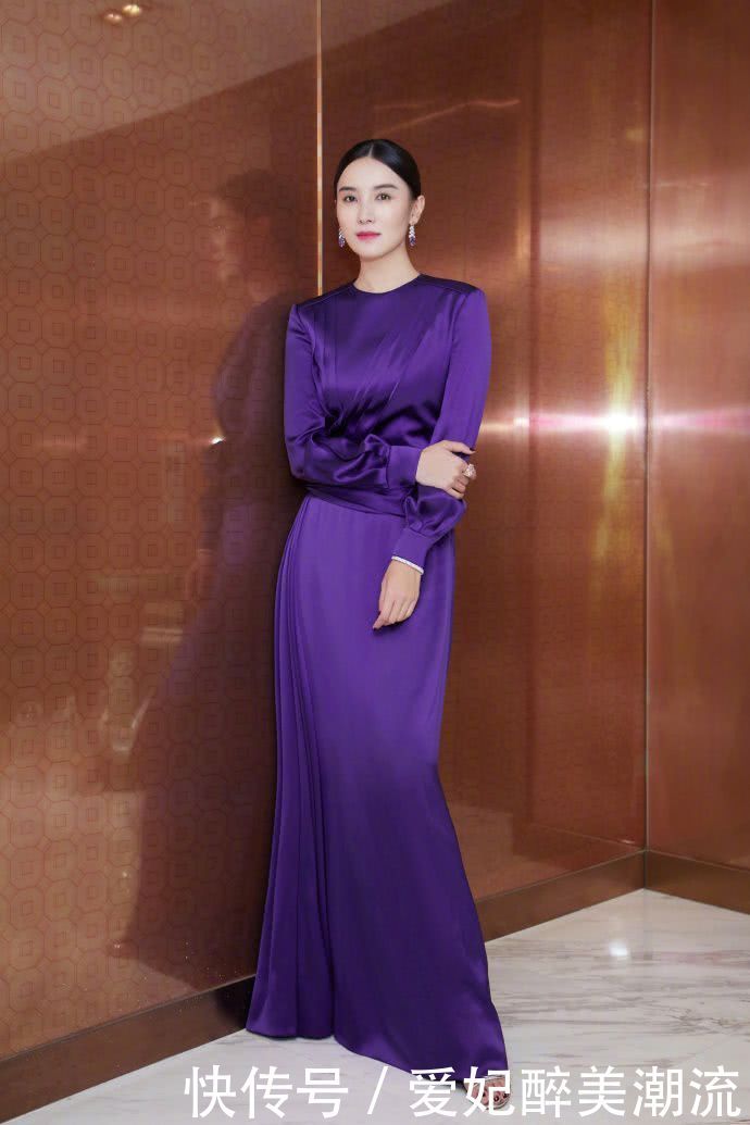 宋佳这款刘海厉害了！直接遮住了她百分之80的脸，比我巴掌还小！