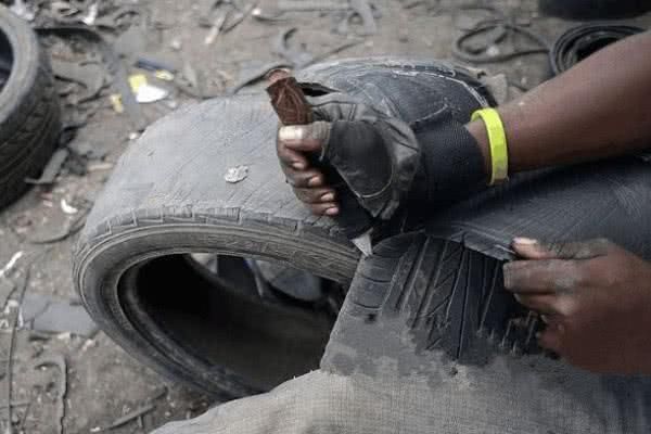 非洲大量进口废旧轮胎，中国游客：展现出了轮胎的另一种价值