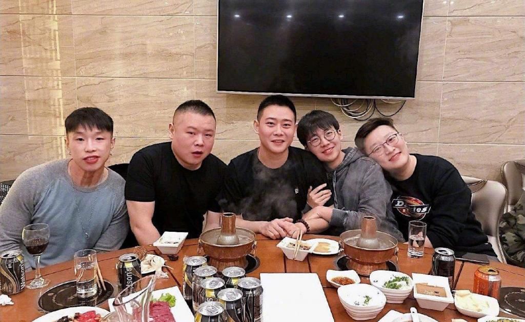 『生日』德云社烧饼生日,师兄弟集体放黑照,果然自己人黑起来下手才最狠