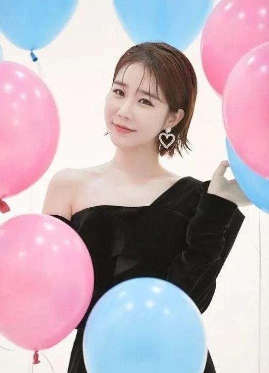 性格更@整容前后堪称“换头”,网友:我还以为换了性别,15年整容7次