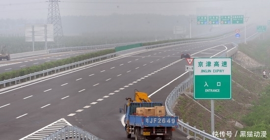 交通部：新交规已出，19年1月起上下高速必须要这样操作，否则罚