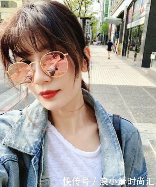 43岁贾静雯气质依旧，网友：这怕是能比18岁了！