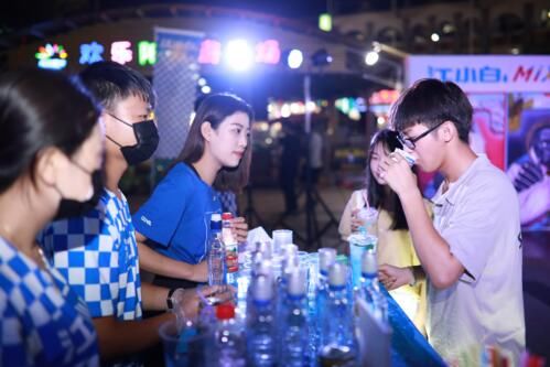 江小白移动小酒馆驶进厦门，时尚创意打造混饮新玩法