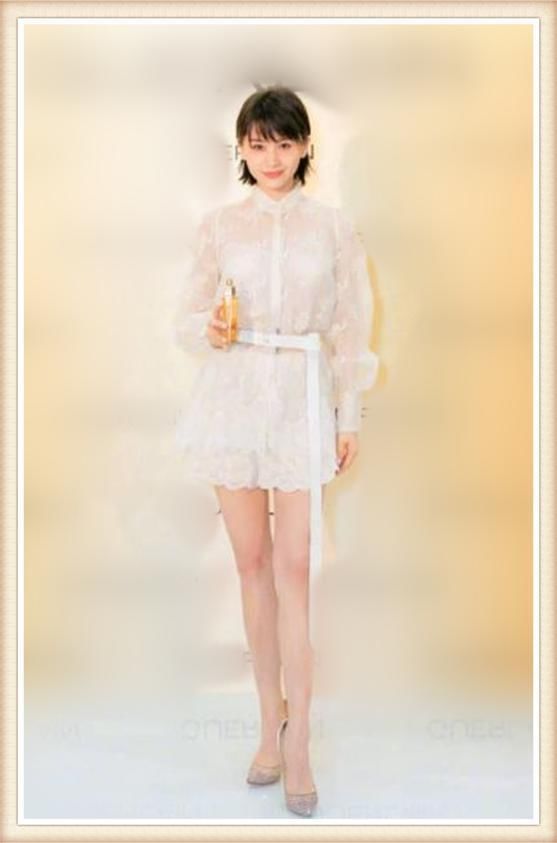 当董洁和王子文同穿刺绣装，终于见识了小家碧玉与大家闺秀的差距