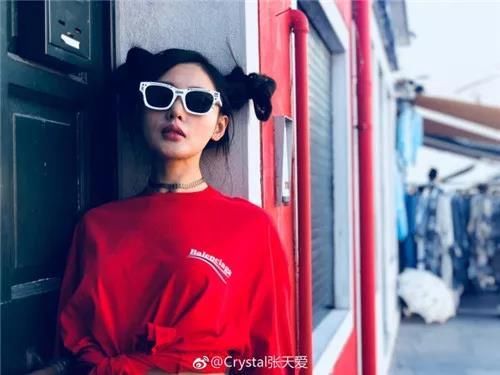 张天爱逆天身材凹凸有致，网友直呼“好羡慕！想拥有同款身材！”