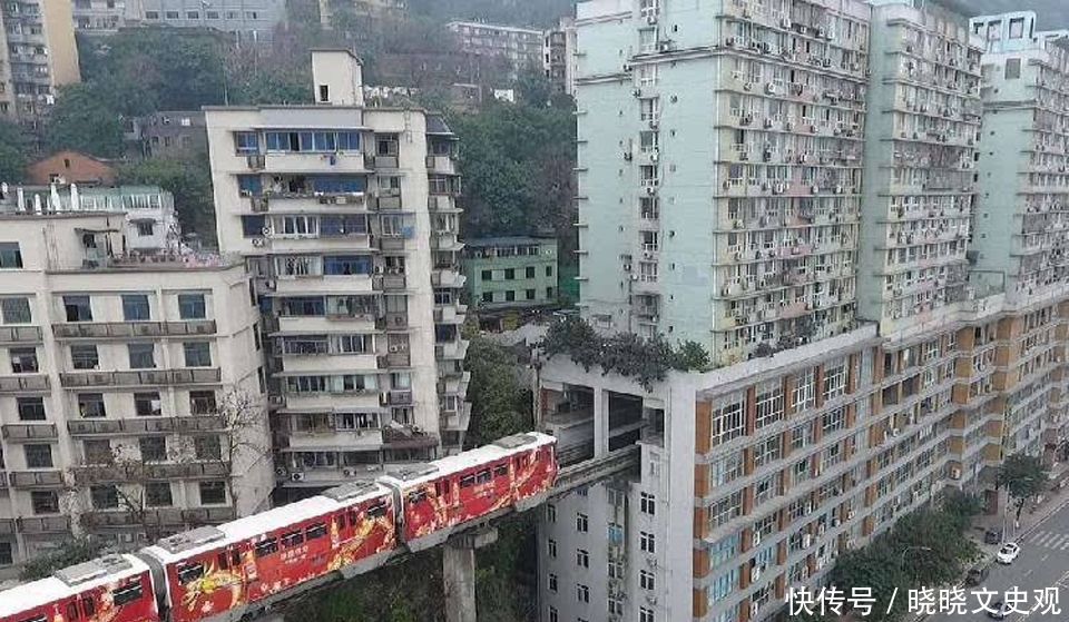  【传声】重庆轻轨穿楼而过，住在里面的人睡觉怎么办？