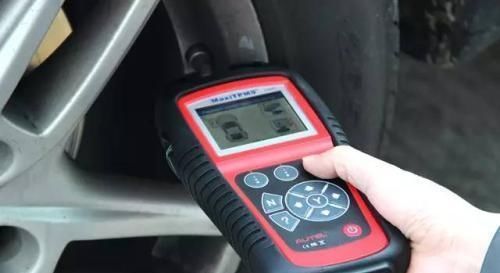  汽车@刚买新车不知道注意什么？这3件东西要先配齐，到用时方恨少