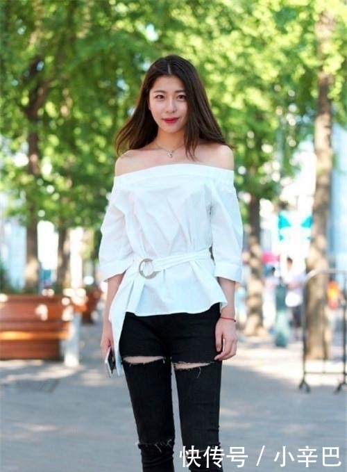 『展现』街拍:可爱性感的小姐姐,展现高挑身段,散发性感的韵味