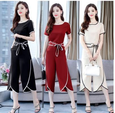 越来越多的女人不穿裤子了，初秋连体衣超有女人味，男人为之着迷