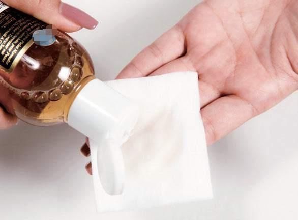  【乳液】水和保湿乳液，到底该“拍”還是“涂”？我一直犯错，怪不得保湿补水实际效果差