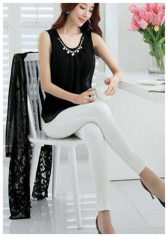 牛仔裤让丰腴的小姐姐浑身散发出让人陶醉的女人味