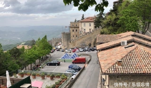  「唯一」全球唯一没有红绿灯的国家，汽车比人口还多，却从不堵