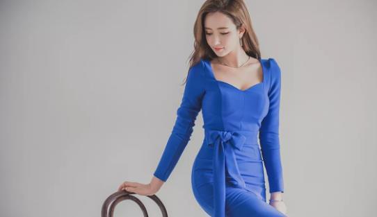 蓝色|李妍静，一件蓝色的连衣裙气质美