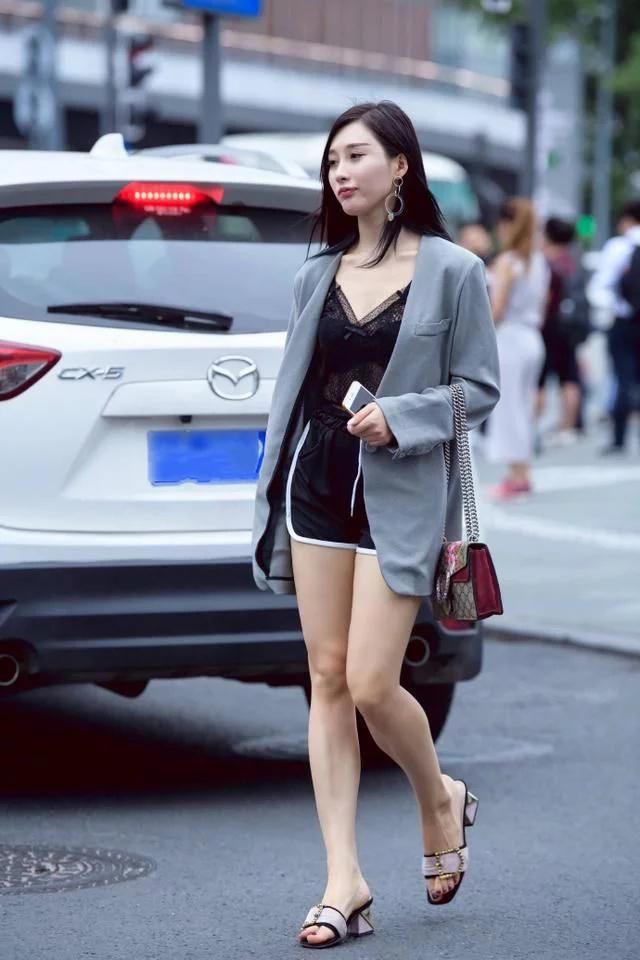 街拍路人，夏天出门最佳穿搭参考，让你像女神一般的存在