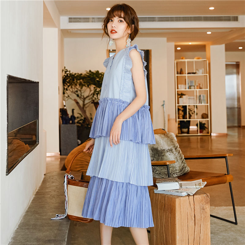 今年流行穿清新甜美的连衣裙，俏皮又不失优雅魅力，让人一见倾心