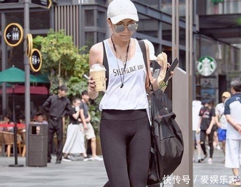 『 底裤』尽显小姐姐的青春姿态!,紧身打底裤:干净明朗的打扮
