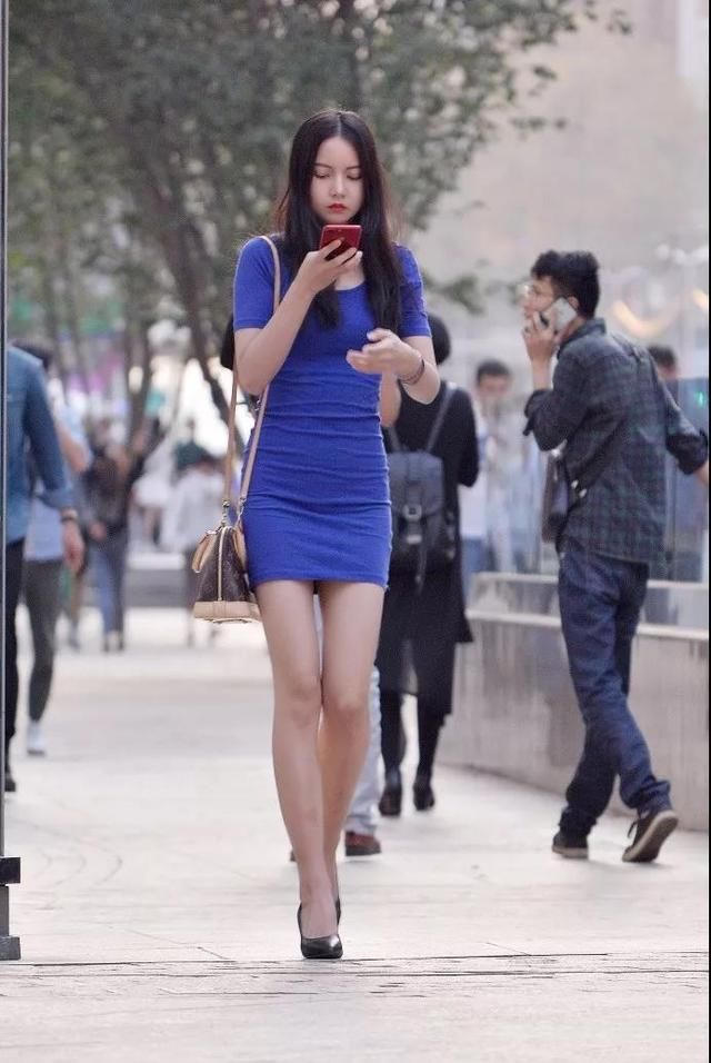 街拍，时尚的穿搭是彰显气质的资本，你的穿搭够时尚吗?