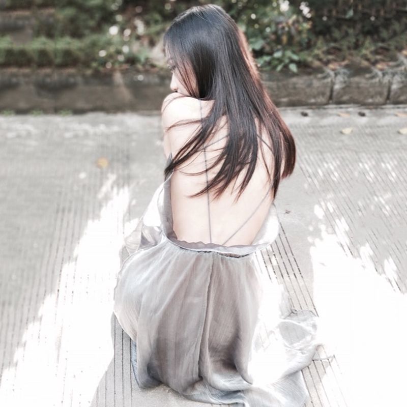 魅力女人海边度假穿这样的露背沙滩裙!比透视装还要撩人，贼美