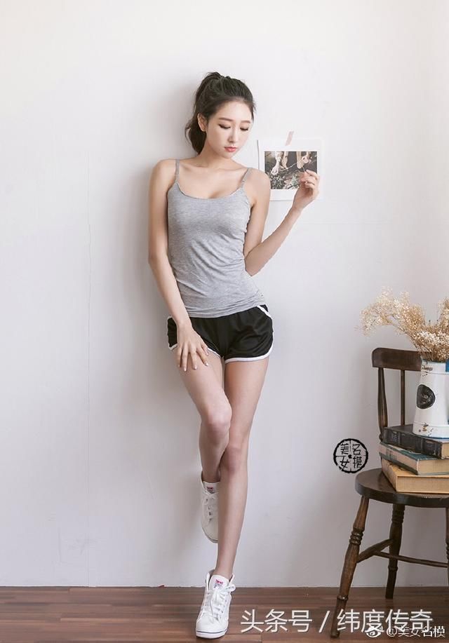 时尚穿搭，牛仔裤非常的时尚百搭，搭配优雅减龄效果非常好