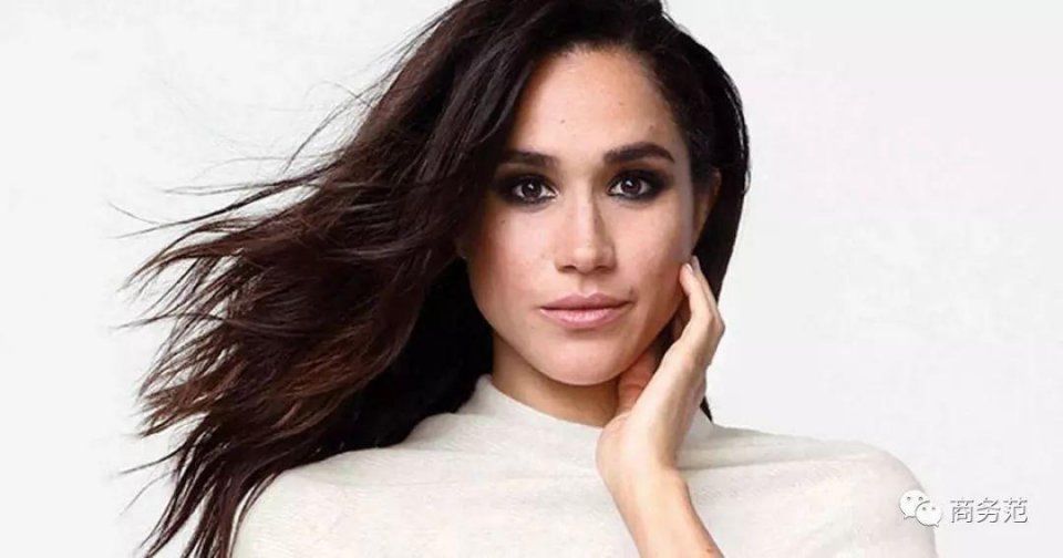 梅根花600万买衣服,坐姿被网友吐槽不合格,王妃太难当