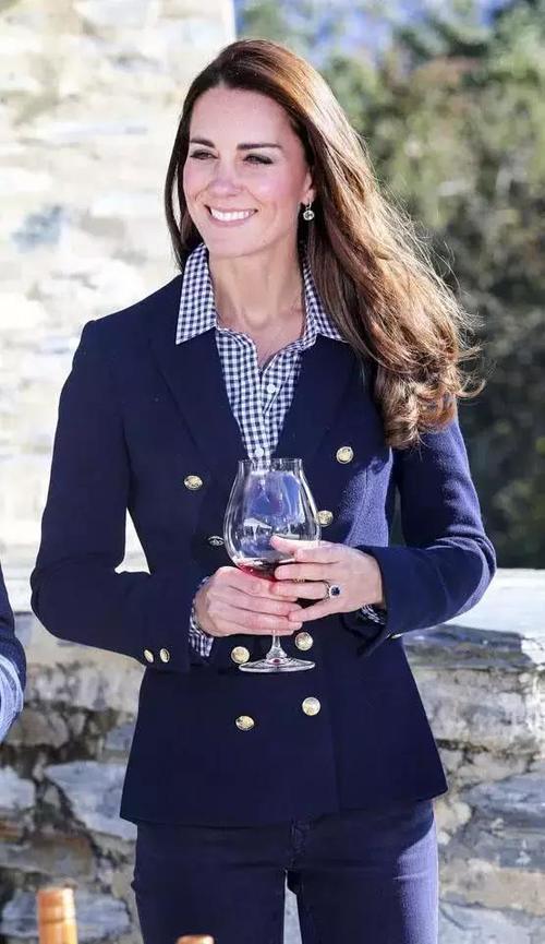 自信就是贵族气质的来源!Kate Middleton 王妃教你穿出气质！