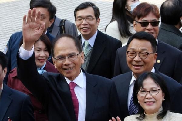  「解放军」尽显奴才丑态！“台独”逼大陆动武？美国可不会帮忙