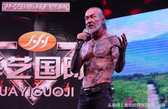 这位68岁的大爷最帅模样，全身刺青霸气侧漏，工作是个牧师