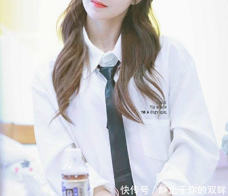 「小妹」白衬衫一不小心穿成酒吧小妹or房产中介?那是你不会穿!