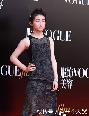 18岁欧阳娜娜与17岁张子枫同走红毯，这是得罪造型师了吗