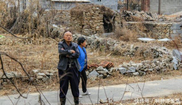 农村百万豪宅被遗弃，村民苦苦寻找房主无果，痛惜“烂尾”别墅