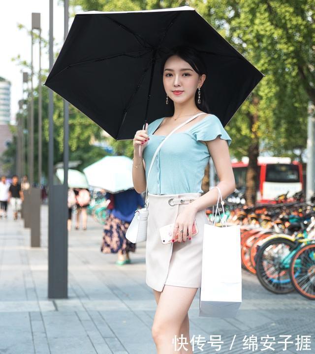 「丽人」街拍:时尚的小姐姐走路的样子,透着满满的自信!