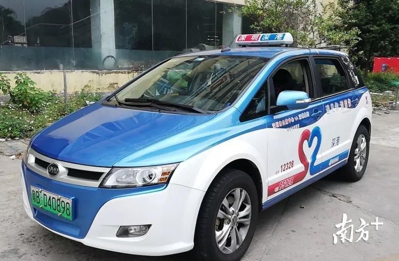  安装：深圳出租车试点安装隔离膜，乘客点赞“行走的抗疫智慧”