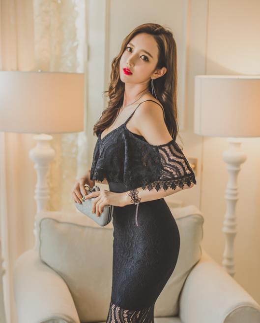 李妍|李妍静,一条黑色的连衣裙优雅气质十足