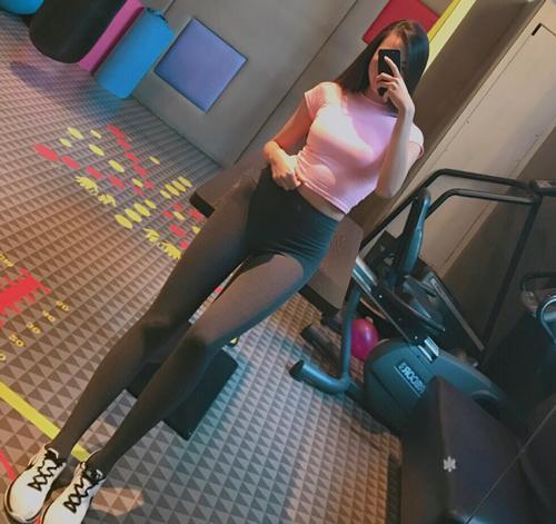 紧身打底裤：时尚完美的衬托出曲线好身材，性感不俗气!